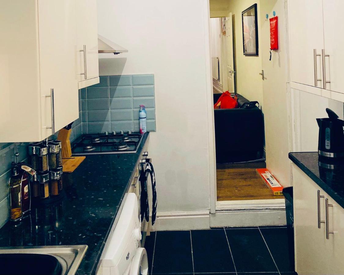 Spacious Four Bedroom Home 3 Bathrooms - Coventry Dış mekan fotoğraf