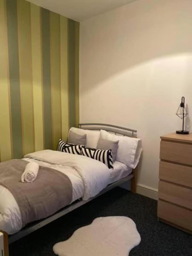 Spacious Four Bedroom Home 3 Bathrooms - Coventry Dış mekan fotoğraf