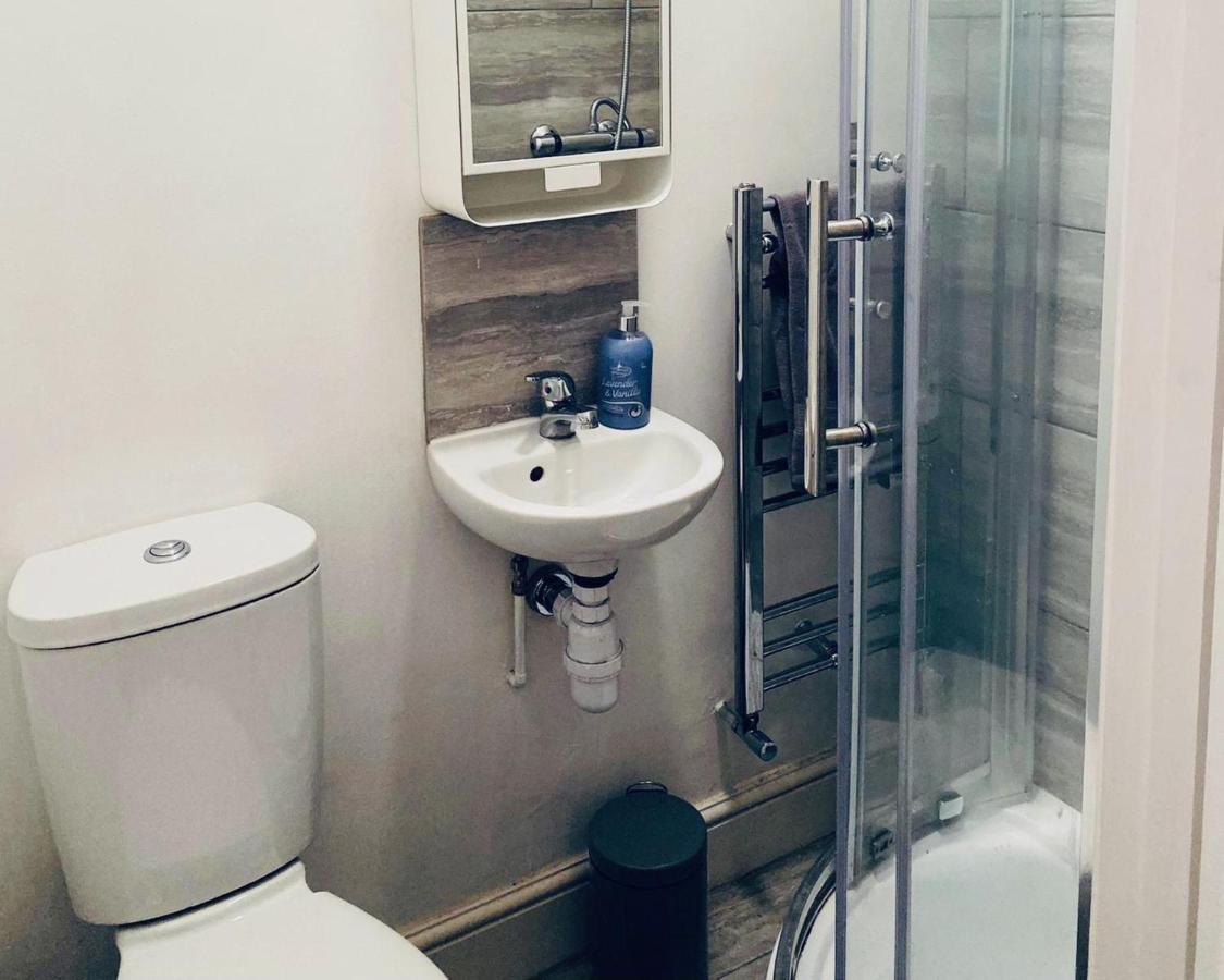 Spacious Four Bedroom Home 3 Bathrooms - Coventry Dış mekan fotoğraf