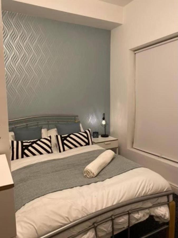 Spacious Four Bedroom Home 3 Bathrooms - Coventry Dış mekan fotoğraf