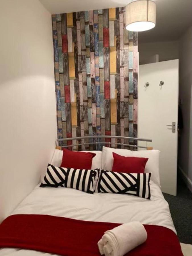 Spacious Four Bedroom Home 3 Bathrooms - Coventry Dış mekan fotoğraf