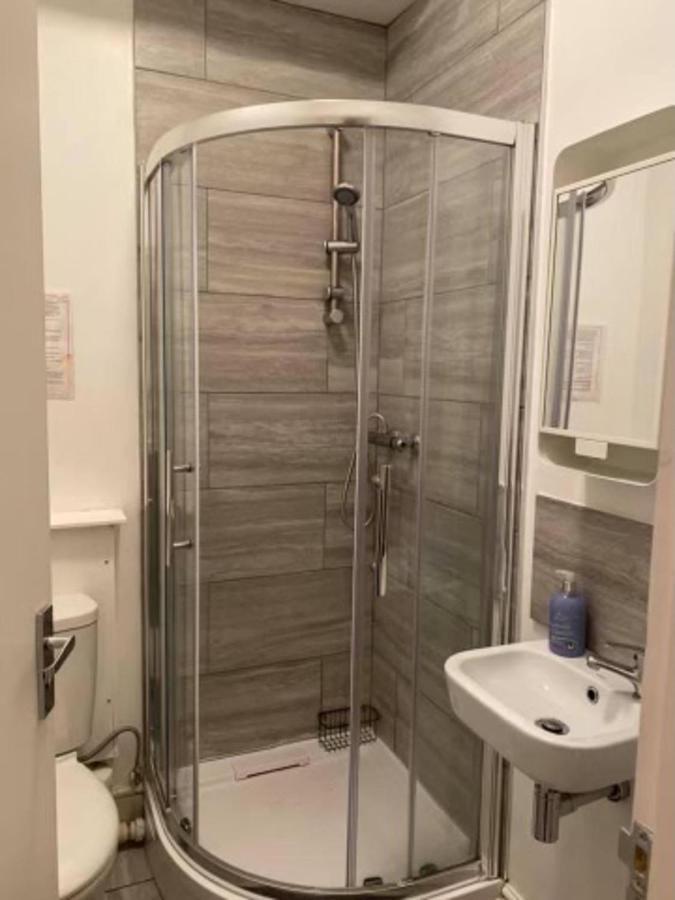 Spacious Four Bedroom Home 3 Bathrooms - Coventry Dış mekan fotoğraf